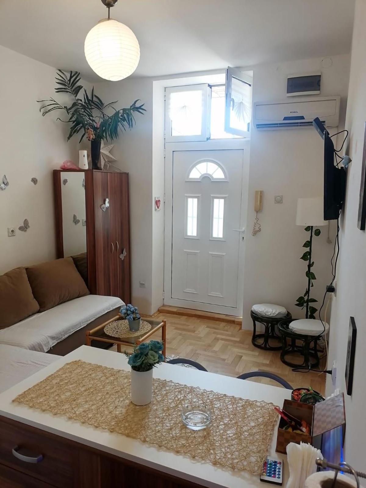 Small Low Cost Studio 베오그라드 외부 사진