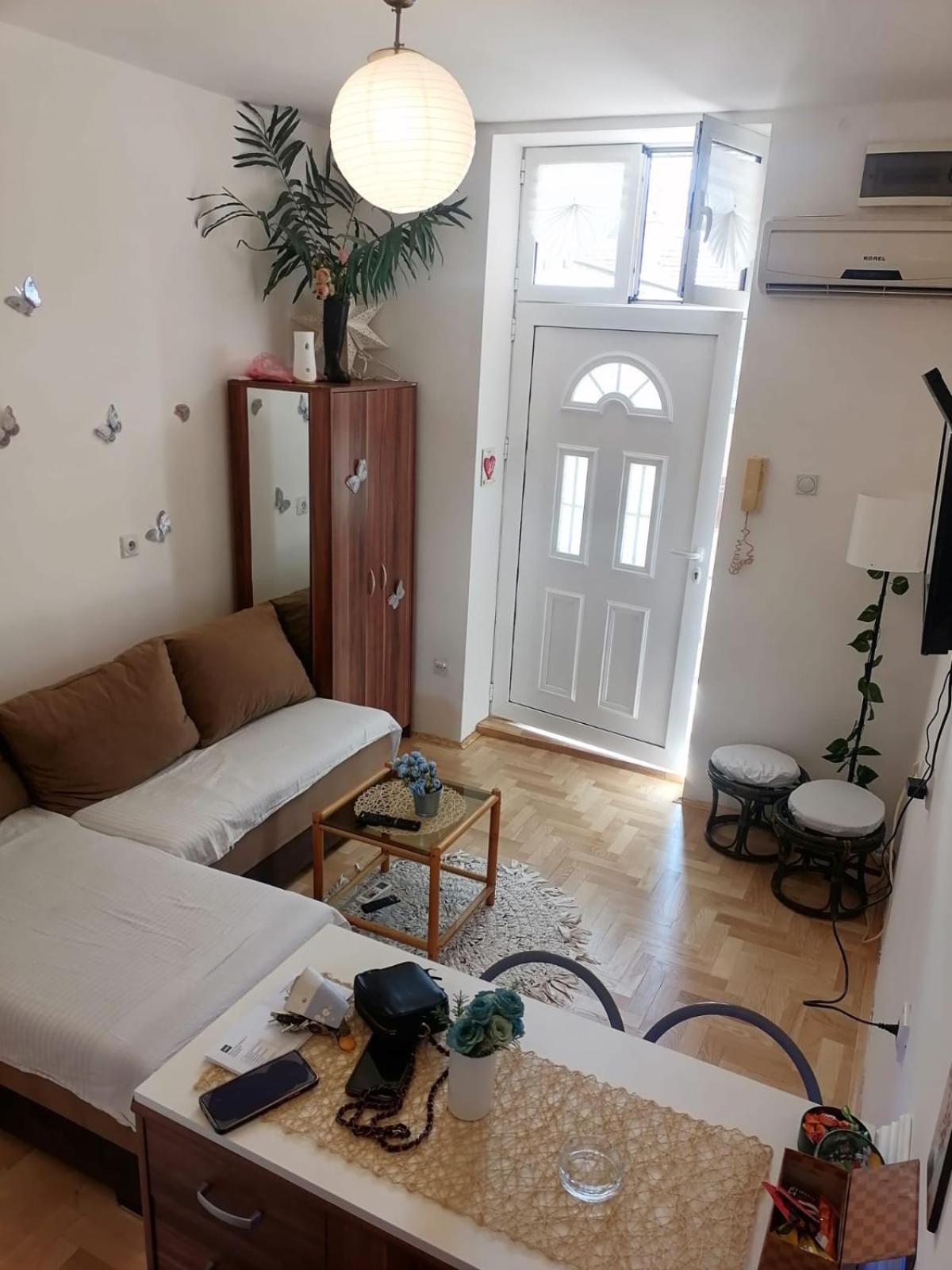 Small Low Cost Studio 베오그라드 외부 사진